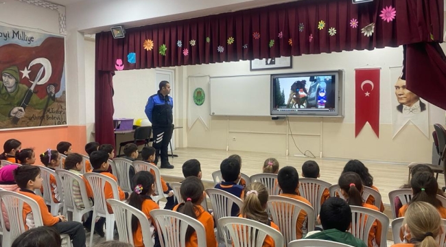 Polisin okul ziyaretleri sürüyor