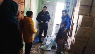 Polisin yoksul çocuklara uzanan yardım eli