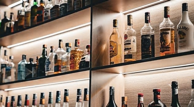 Suudi Arabistan'da 70 yıl sonra alkol satışı yapılan ilk dükkan açıldı 