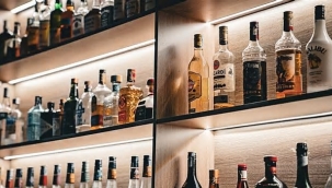 Suudi Arabistan'da 70 yıl sonra alkol satışı yapılan ilk dükkan açıldı 