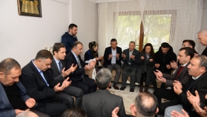 Taziye evini ziyaret eden Özel şehide dua etti