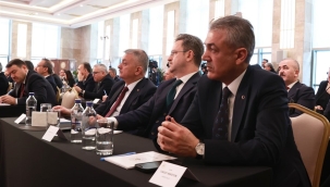 Vali Ünlü valiler toplantısına katıldı