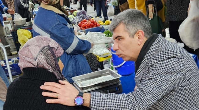 Vatandaşlardan başkan adayı Okur'a sevgi seli