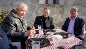 13 mahalleyi ziyaret eden Balaban,vatandaşlarla kuçaklaştı