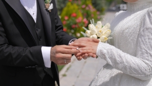 Akan'dan asgari ücretli çiftlere ücretsiz düğün sözü