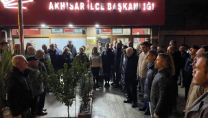 Akhisar'da gece 04.00'de saygı duruşu