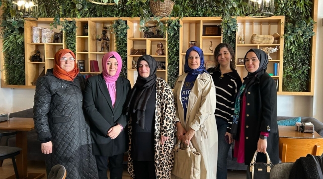 AKP il kadın kolu yöneticileri esnaf ziyaretinde