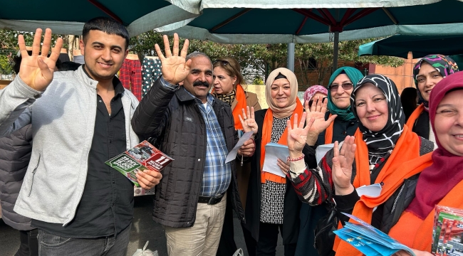 AKP'li kadınlar mitinge davet broşürü dağıttı