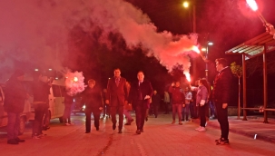 Akselendi'de yer gök kırmızıya boyandı