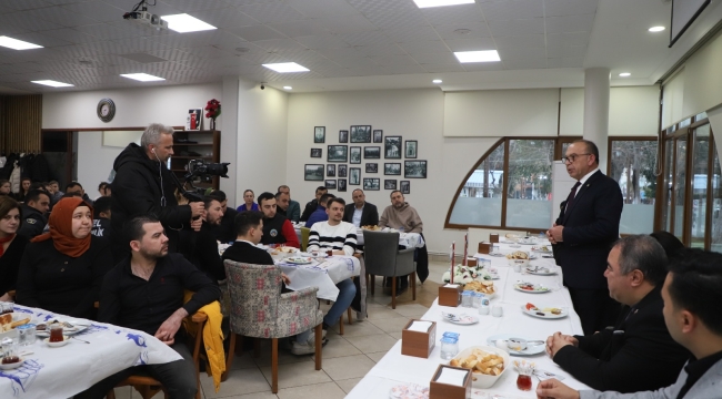 Başkan Akın personelle kahvaltı yaptı