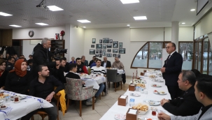 Başkan Akın personelle kahvaltı yaptı