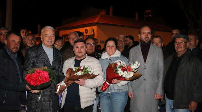 Başkan Bilgin Yılmaz ve Şehitler mahallesinde çicekle karşıladı