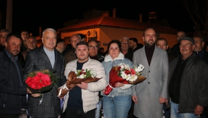 Başkan Bilgin Yılmaz ve Şehitler mahallesinde çicekle karşıladı