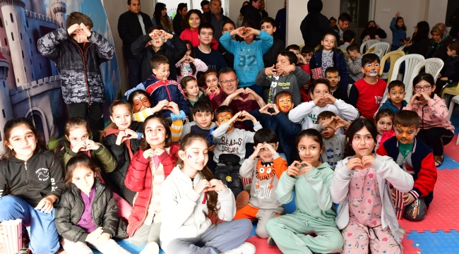 Başkan çoçukların sevincini paylaştı