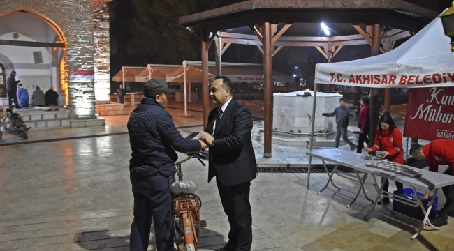 Başkan Dutlulu helva dağıttı kandil kutladı