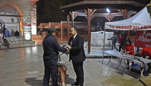 Başkan Dutlulu helva dağıttı kandil kutladı