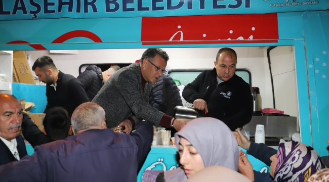 Başkan kandil simidi dağıttı