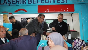 Başkan kandil simidi dağıttı