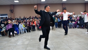 Başkan Öküzcüoğlu askere gideceklerle harmandalı oynadı