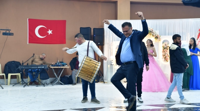 Başkan Öküzcüoğlu önce tebrik etti sonra oynadı