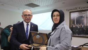 Belediye meclis üyelerine plaket