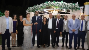 CHP'liler Akın'ın mutlu gününde 