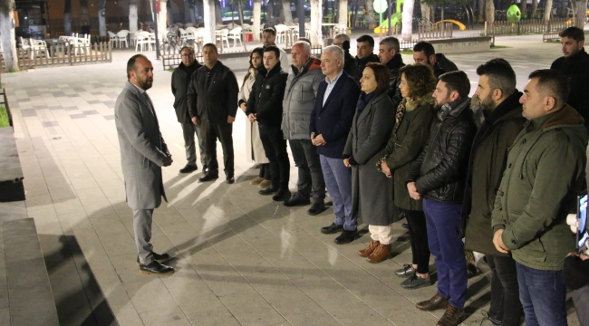 CHP'liler tüm yurtta saat:04.00'de depremde yaşamını yitirenleri andı