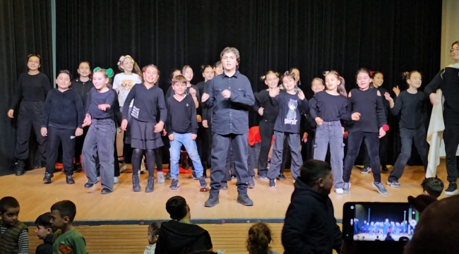 "Çocuk Olmak"ı çoçuklar oynadı