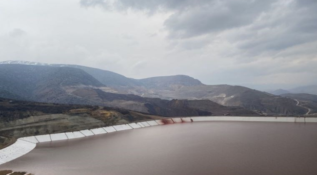 Erzincan'da altın madeninde toprak kayması: göçük altında işçiler var