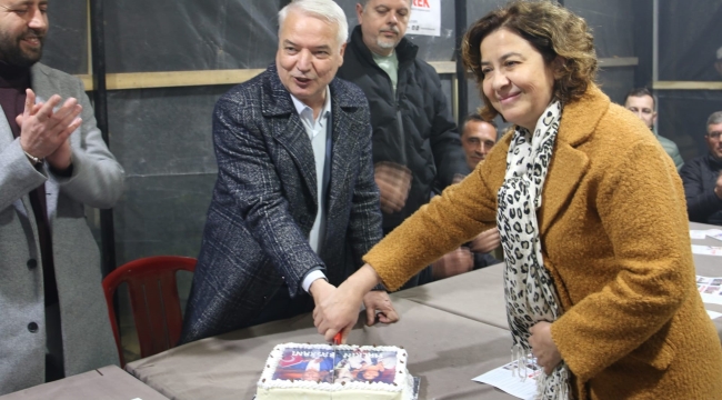 İsakçelebi'de'halkın başkanı'pastası kesildi