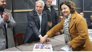 İsakçelebi'de'halkın başkanı'pastası kesildi