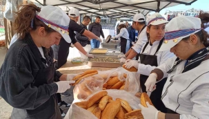 Manisa'da 20 bin kişi hamsi yedi