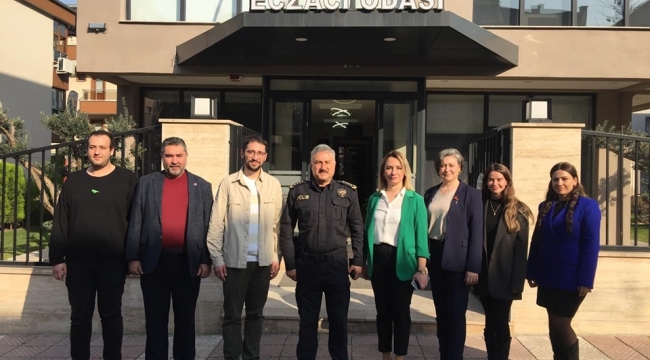 Müdür Aktaş eczacılar odasında