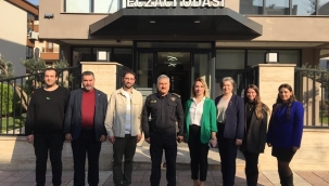 Müdür Aktaş eczacılar odasında