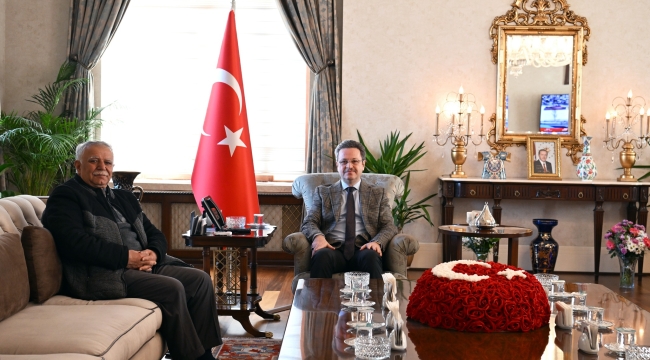 Öğretmeni vali Ünlü'yü ziyaret etti