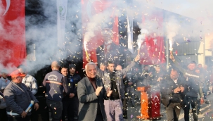 Saruhanlı'da işçiler maaş zamlarını böyle kutladı