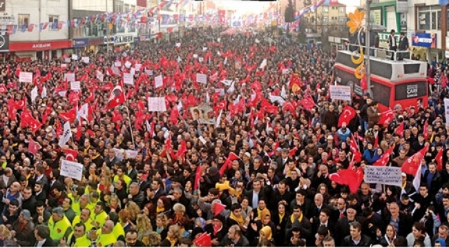 Siyasetçiler meydanlara indi ilk miting CHP'den