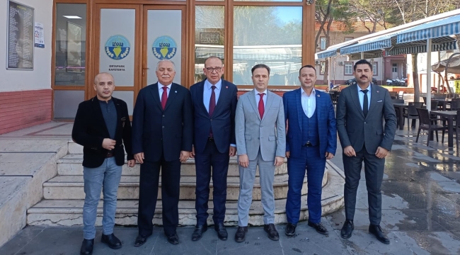 Turgutlu'da belediye başkan adayları bir araya geldi