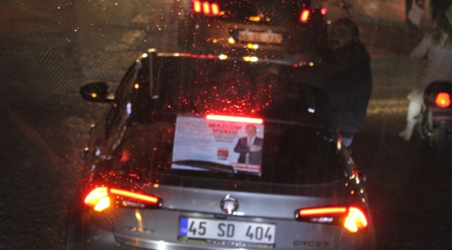 Vatandaşlar Nurlu için kilometrelerce araç kuyruğu 