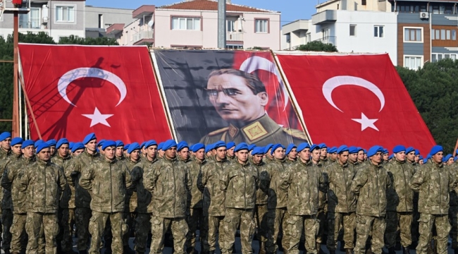 Yemin eden 3660 erbaş ve er komando beresini taktı