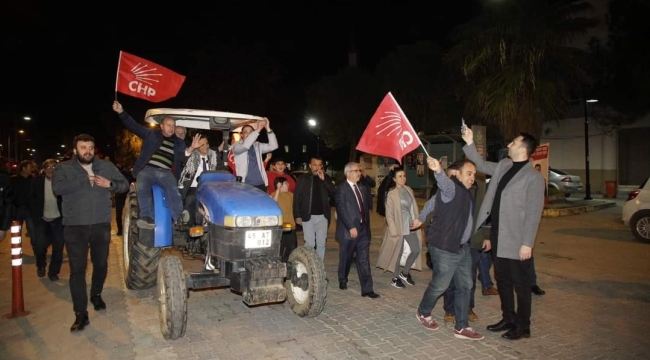 Çiftçiler Zeyrek'İ traktörlerle karşıladı