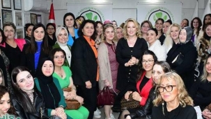 Akhisar'da 8 mart'ta kadın esnaflar girişimcilik belgesiyle onurlandırıldı