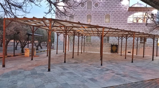 Akhisar'da camiye tente gölgelik belediyeden