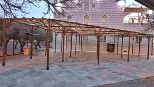 Akhisar'da camiye tente gölgelik belediyeden