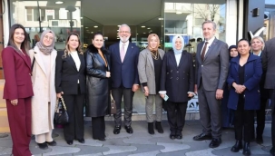 AKP'liler Akhisar'da esnaf ziyaretinde