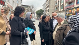 AKP'liler Muradiye'de esnafları ziyaret etti