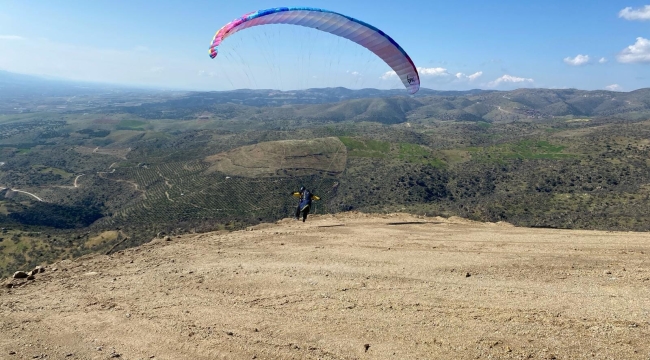 Alaşehir belediyesi bir ilke imza attı: yamaç paraşüt pistinde ilk deneme uçuşuu