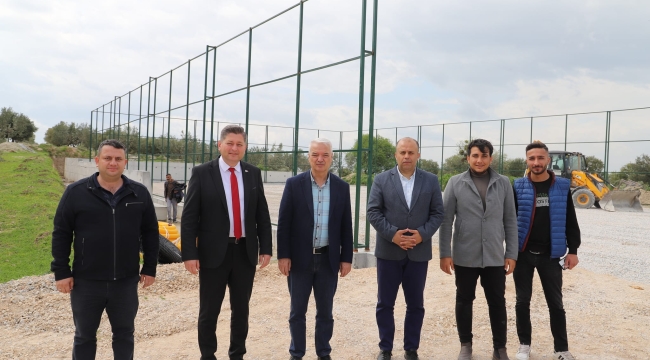 Azimli'ye halı saha 