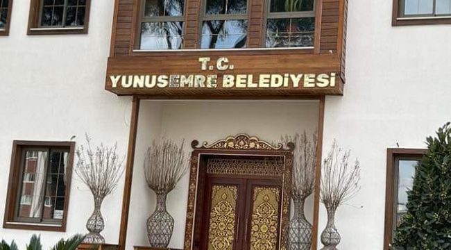 Balaban'ın ısrarı Çerçi'ye geri adım arttırdı:T.C.'li tabela belediye binasına asıldı