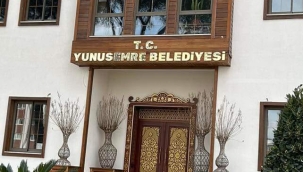 Balaban'ın ısrarı Çerçi'ye geri adım arttırdı:T.C.'li tabela belediye binasına asıldı